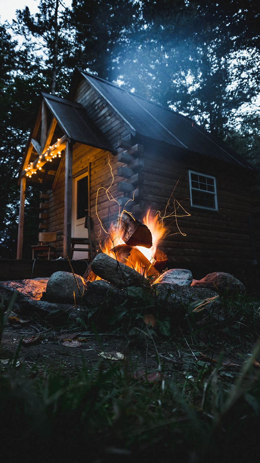 bonfire nearby house, cabin, evening, campfire, vermont, forest, HD wallpaper