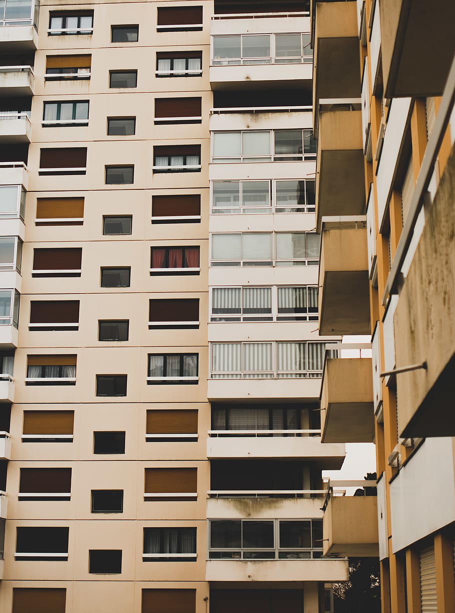 beige concrete building, urban, city, town, high rise, apartment building HD wallpaper