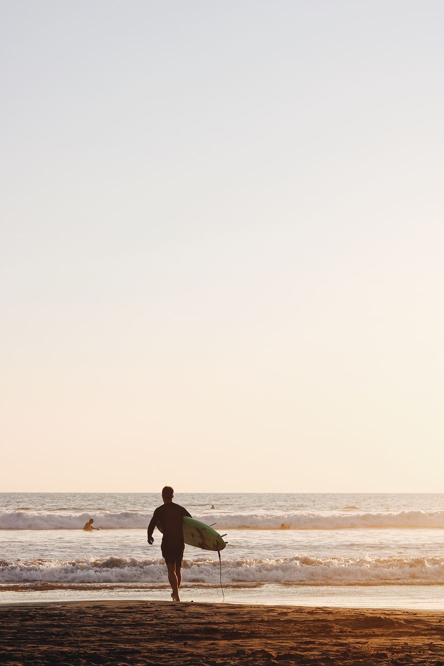 man walking while carrying surfboard at beach, sea, outdoors HD wallpaper