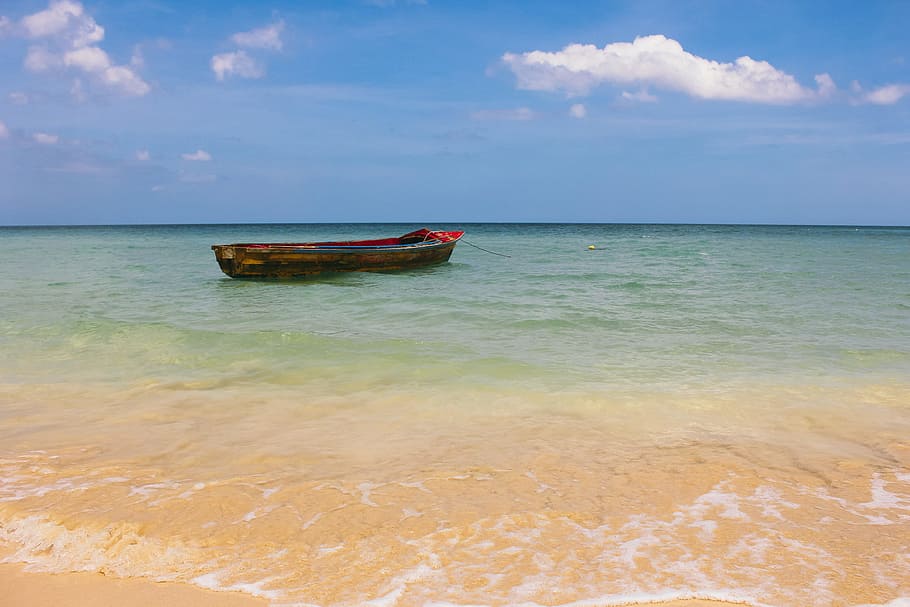 A boat in shallow water of a clear blue ocean, cloud, holiday HD wallpaper
