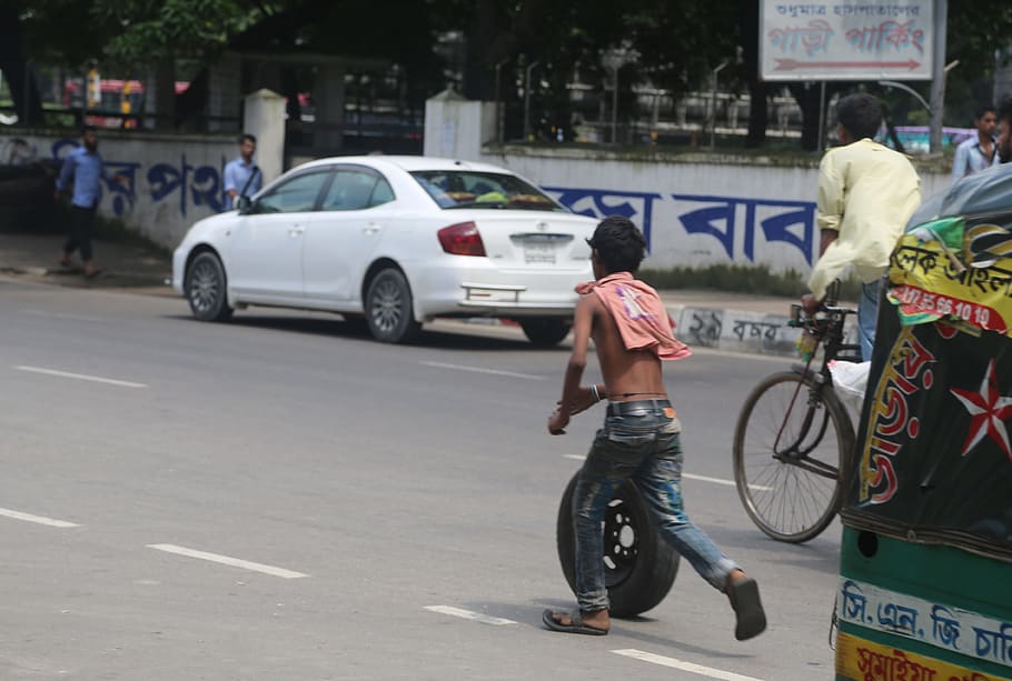 man, running, street, wheel, bangladesh, traffic, transportation HD wallpaper