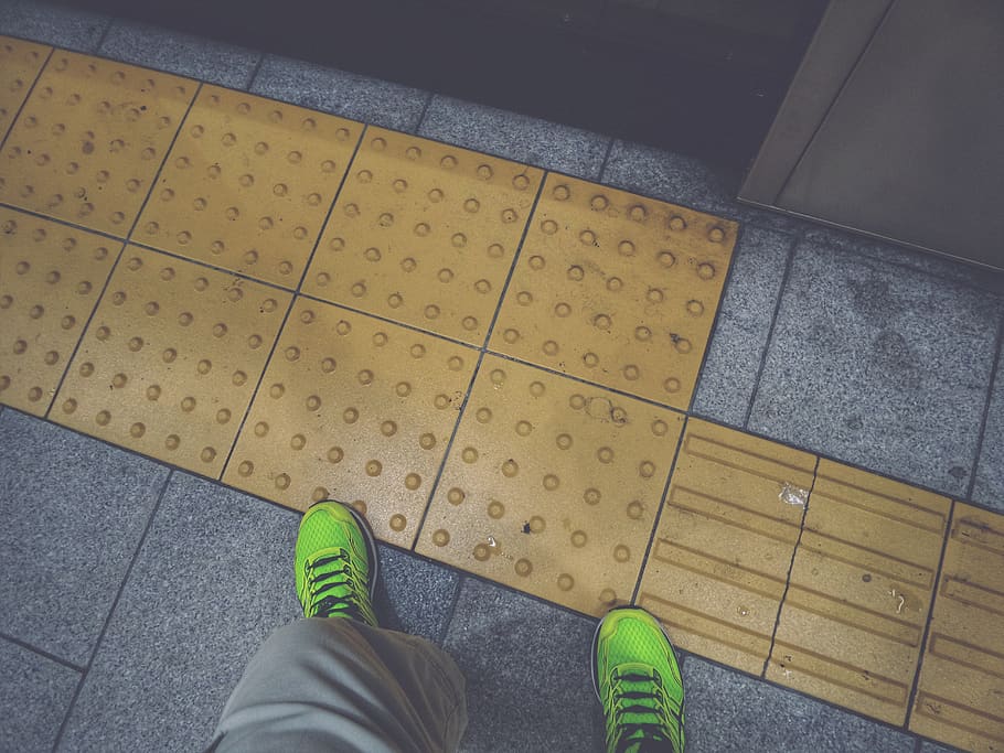 limit, step, frontier, feet, foot, sneakers, shoes, sport, station HD wallpaper