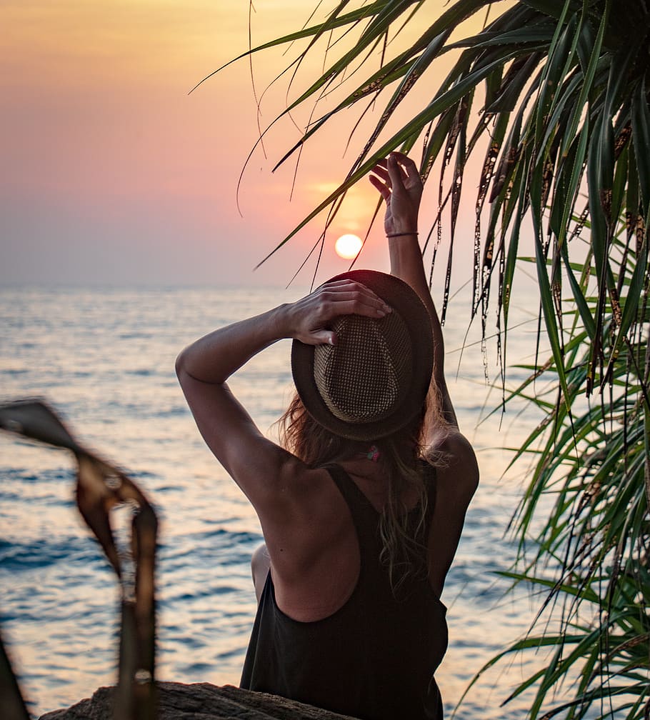 woman wearing bermuda hat and racerback top at the beach, water, HD wallpaper