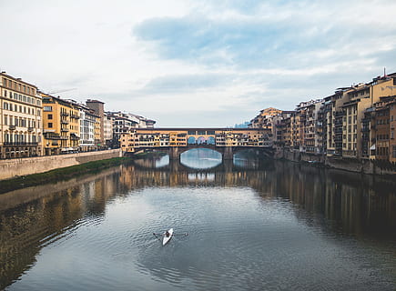 Ponte Vecchio, a medieval stone closed-spandrel segmental arch bridge over the Arno River in Florence, Italy HD wallpaper
