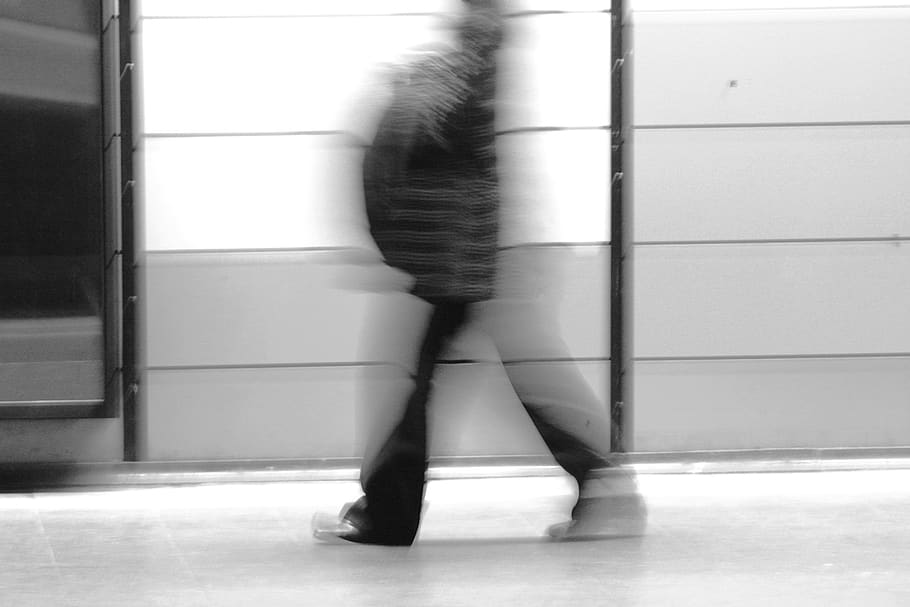 blur, person, walking, fast, motion, blurred motion, one person HD wallpaper