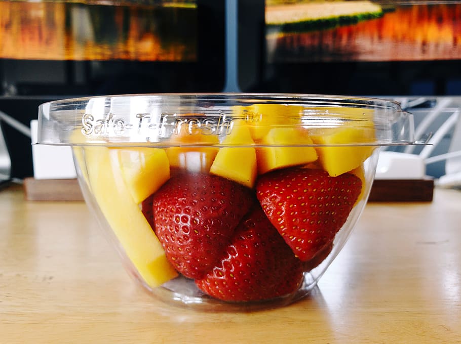 Mango and Strawberries, Food and Drinks, Macro, Objects, desk HD wallpaper