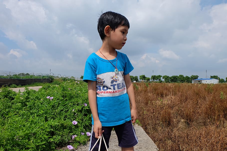 boy, outdoor, cute, thinking, casual clothing, standing, childhood HD wallpaper