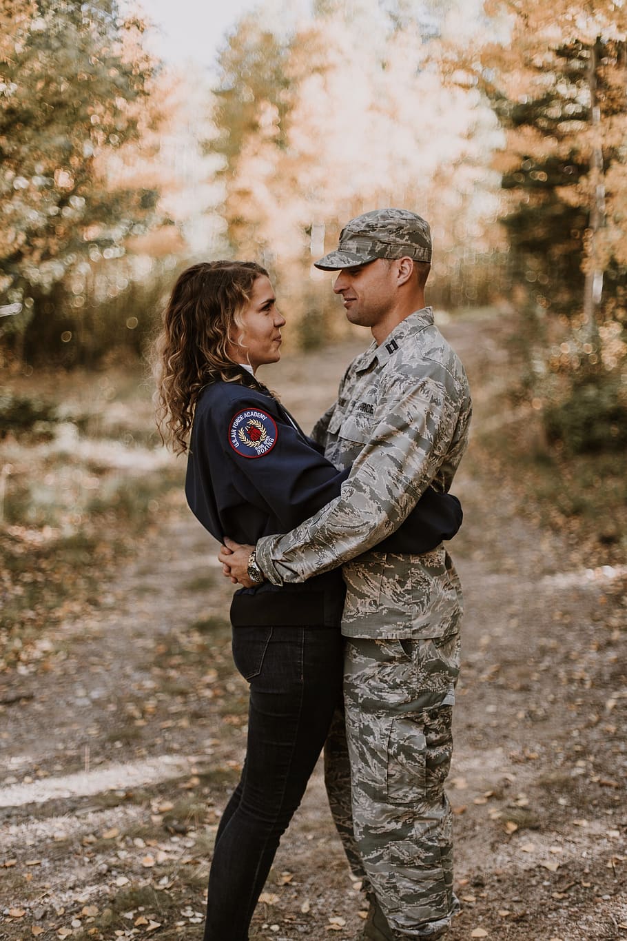 Woman Hugging Man In Service Uniform, army, couple, love, military HD wallp...