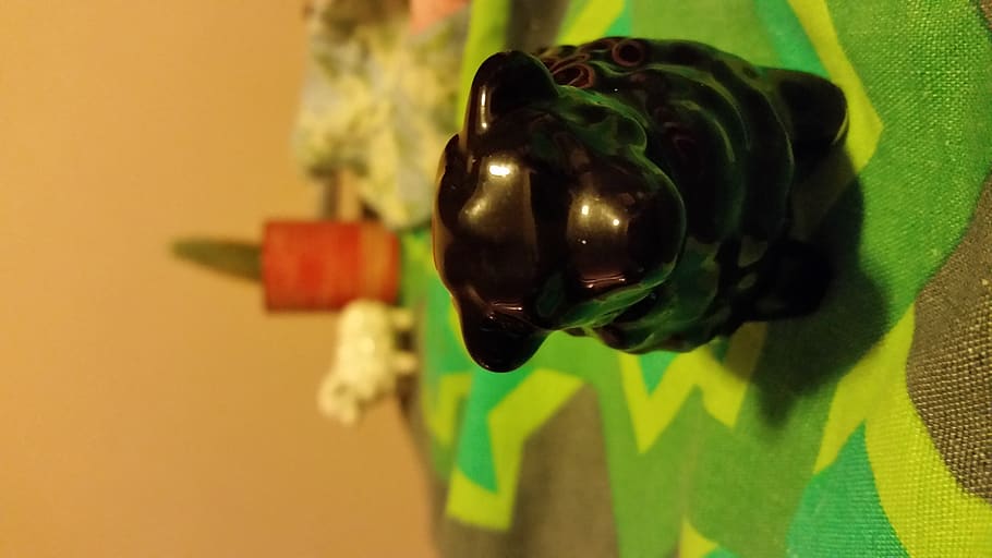 black sheep, figurine, cactus, close-up, focus on foreground HD wallpaper