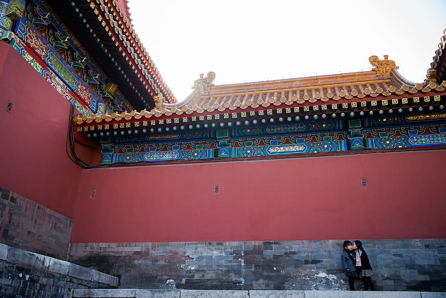 two persons standing near wall, the forbidden city, beijing, architecture HD wallpaper