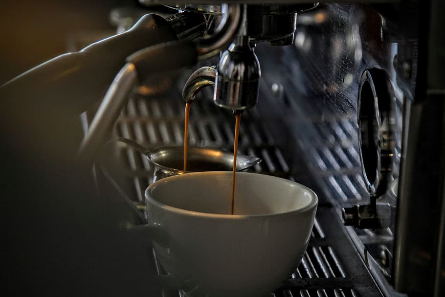 Nothing like a freshly brewed espresso in the morning, barista, HD wallpaper