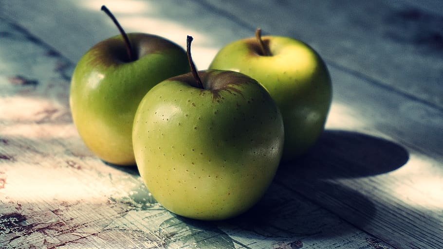 Close-Up Photography of Three Green Apples, blur, delicious, depth of field HD wallpaper