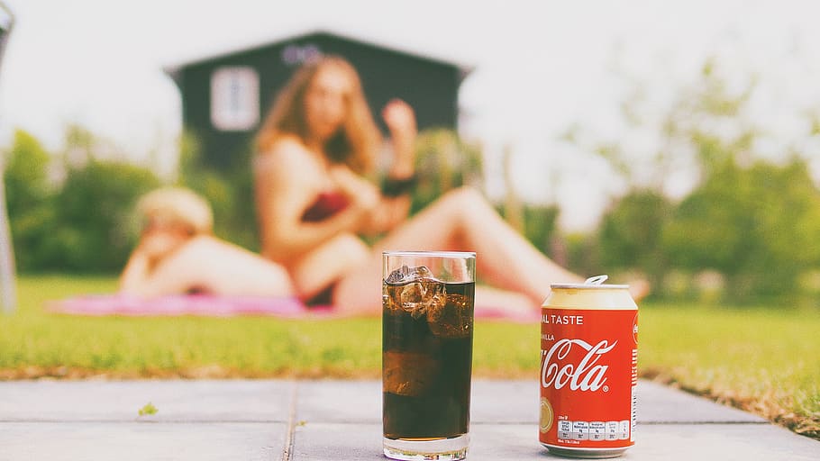 Coca-cola Can and Drinking Glass Filled With Coke, blur, chill HD wallpaper