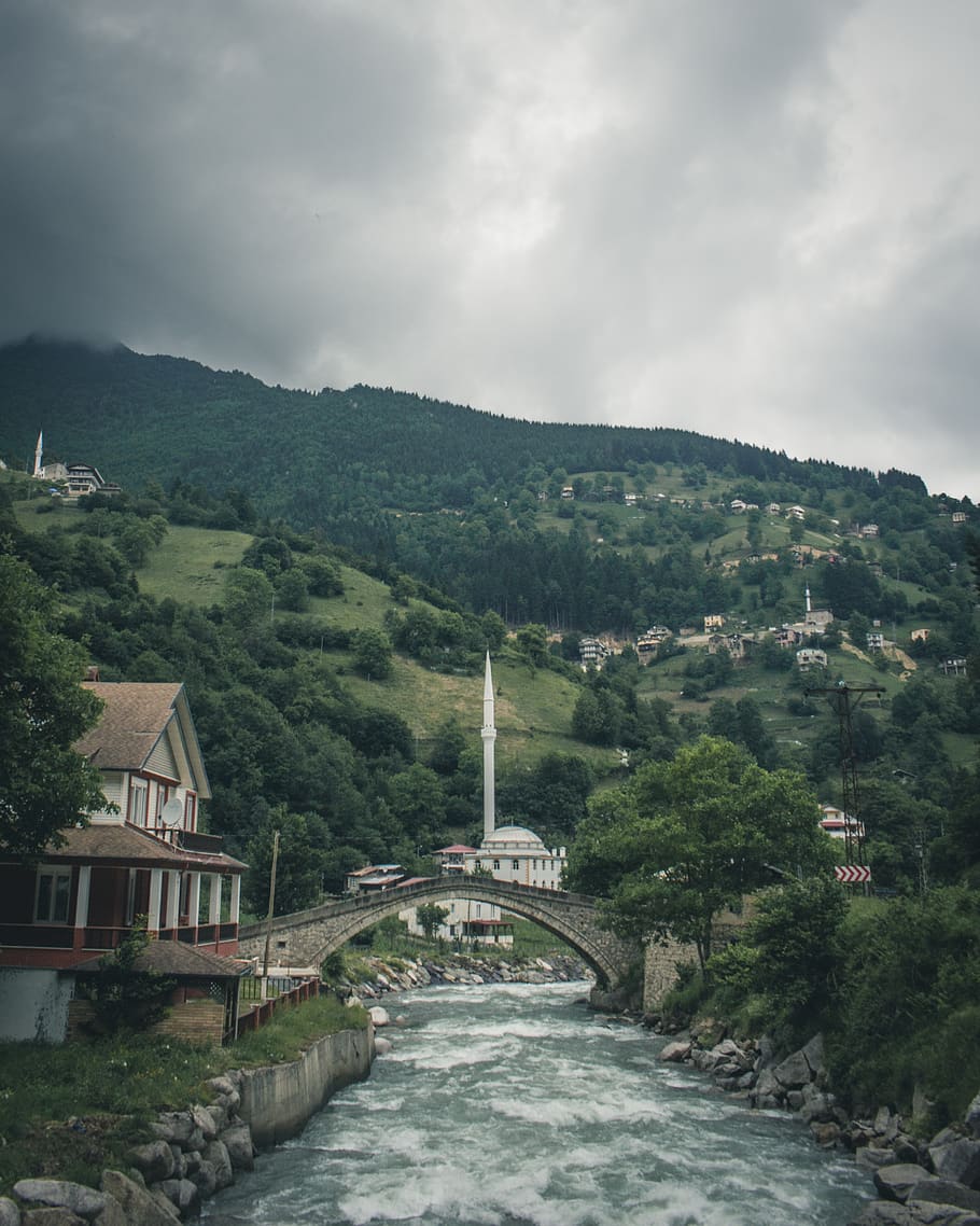 River Flowing, bridge, hill, town, architecture, built structure HD wallpaper