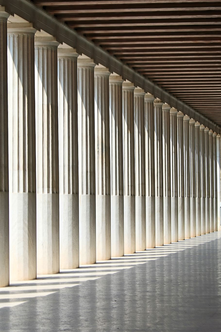 inline white concrete pillars with empty hallway, indoors, architecture HD wallpaper