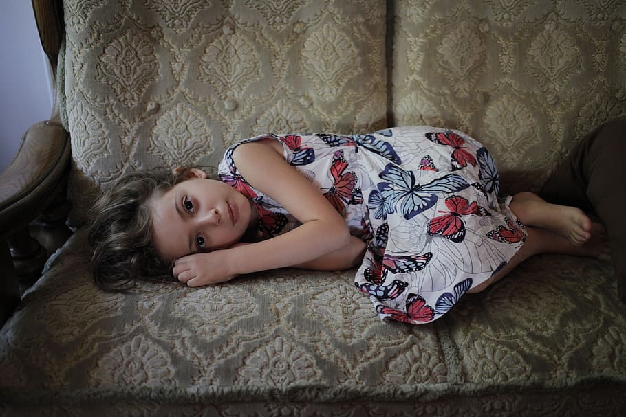 romania, sofa, rest, resting, girl, child, childhood, living room HD wallpaper