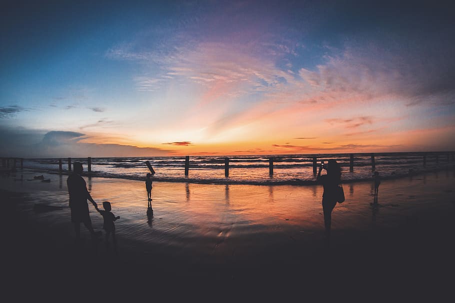 Silhouette of People on Shoreline, beach, clouds, dawn, landscape HD wallpaper
