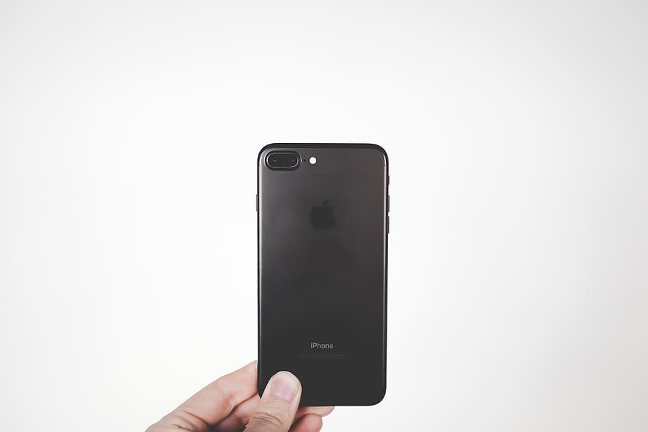 iphone, apple, mobile, gadget, modern, technology, hand, electronics HD wallpaper