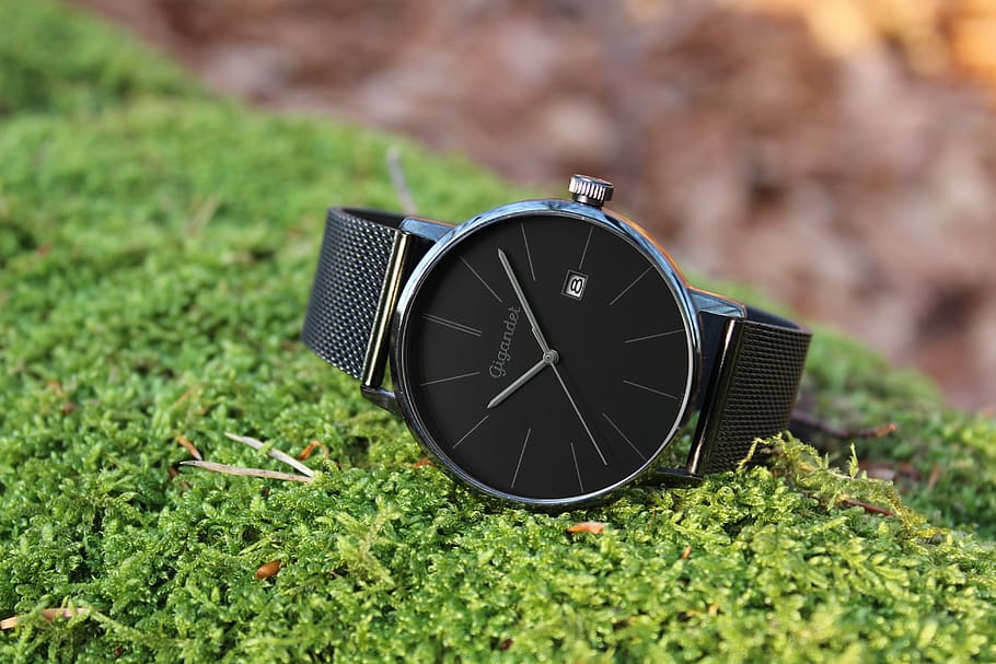 Forest outlet hand watch