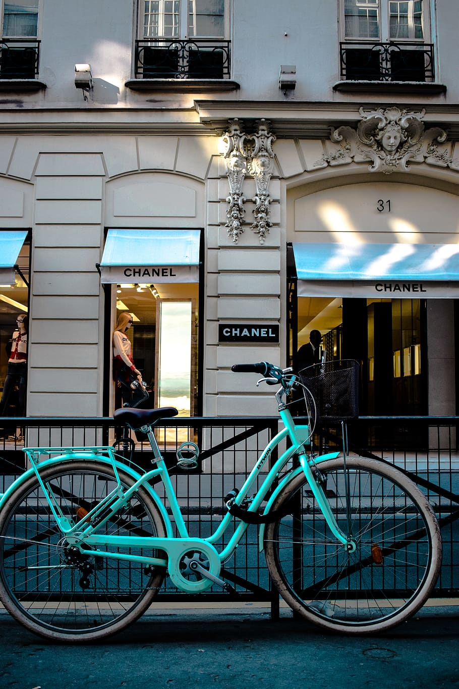 HD wallpaper: Cruiser Bike Parked Near Building, architecture, bicycle,  paris | Wallpaper Flare