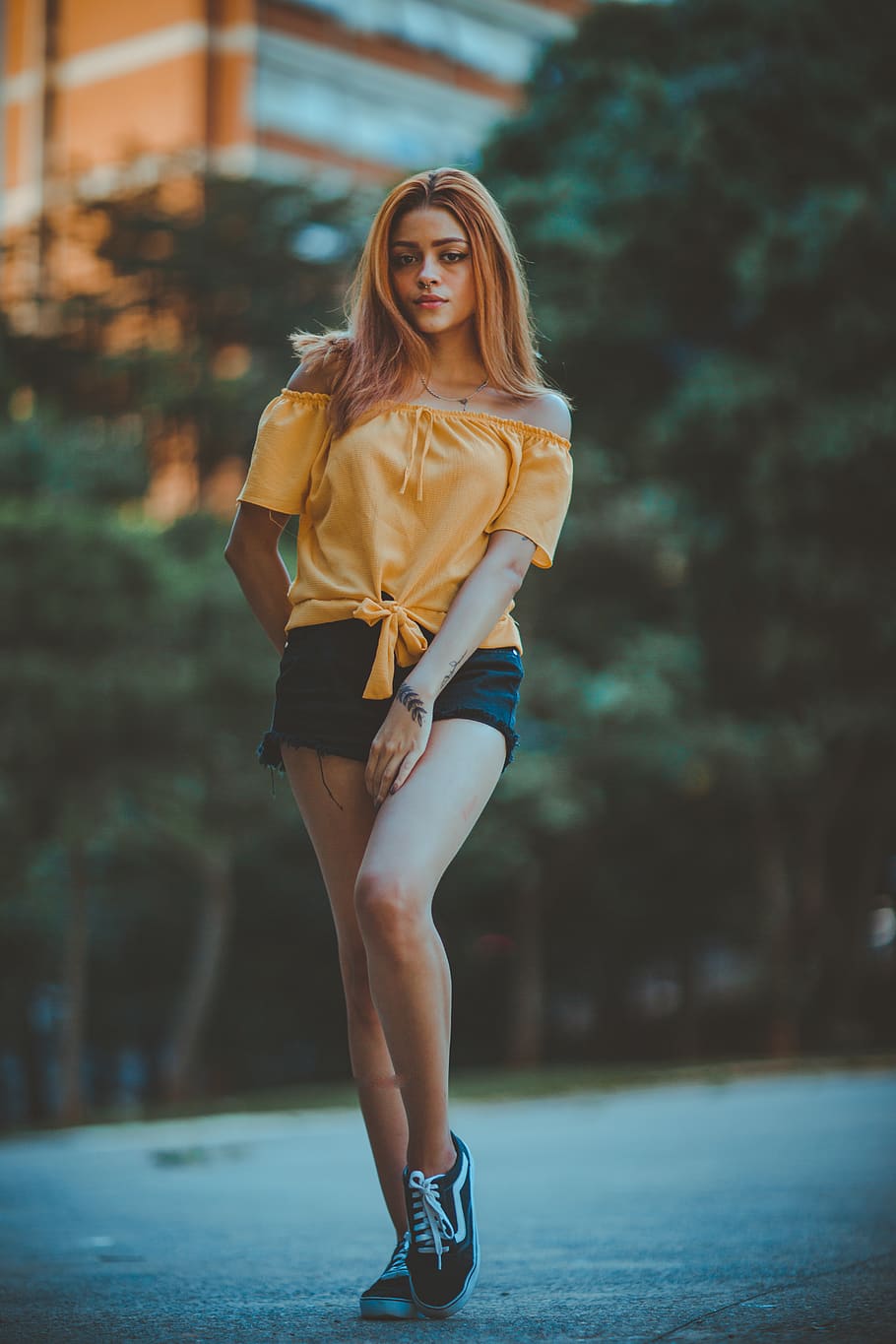 Woman in brown off-shoulder top photo – Free Ca Image on Unsplash