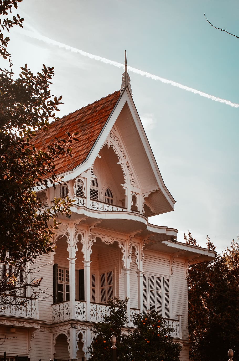 White House, architectural design, architecture, balcony, clouds HD wallpaper
