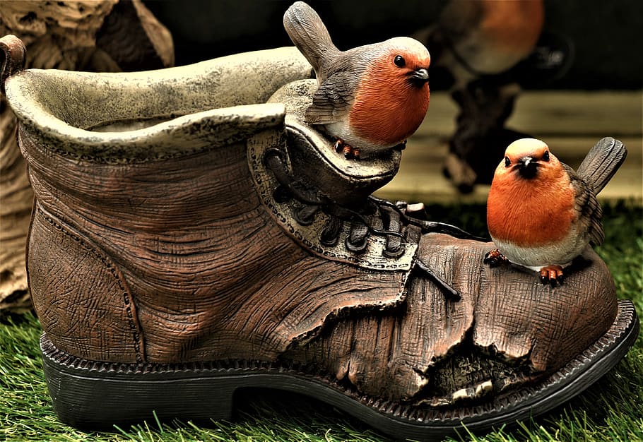 robin, shoe, boot, plastic, ornament, garden ornament, decoration HD wallpaper