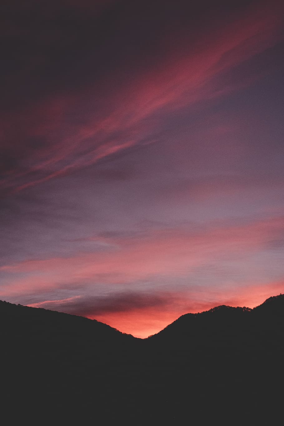aurora borealis, beauty in nature, scenics - nature, sky, mountain HD wallpaper