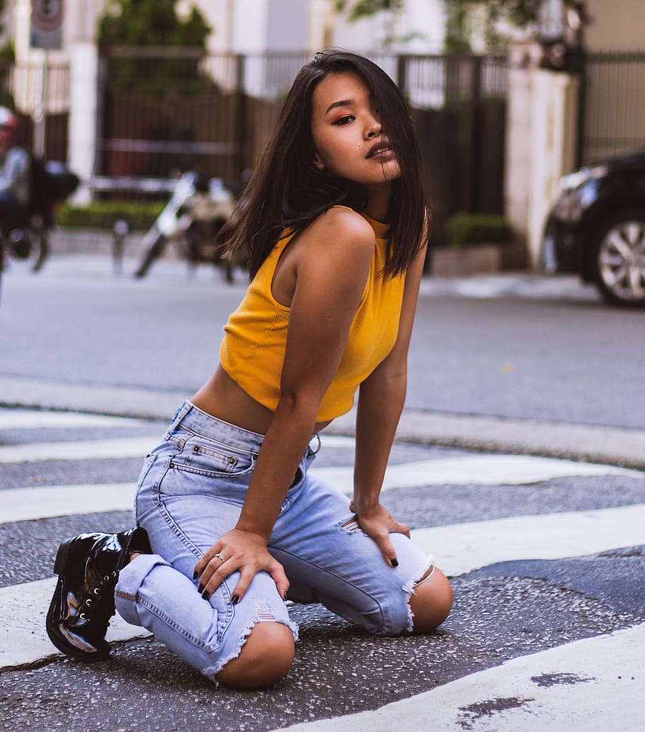 Woman Wearing Yellow Tank Top With Blue Denim Distressed Jeans Kneeling on Floor, HD wallpaper