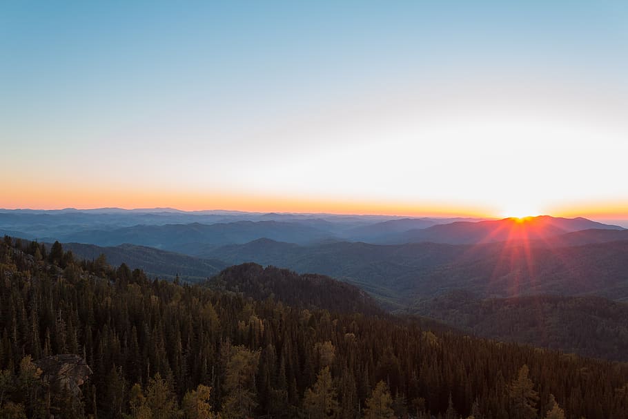 sunset, rays, the glare, mountains, vertices, altai, russia HD wallpaper