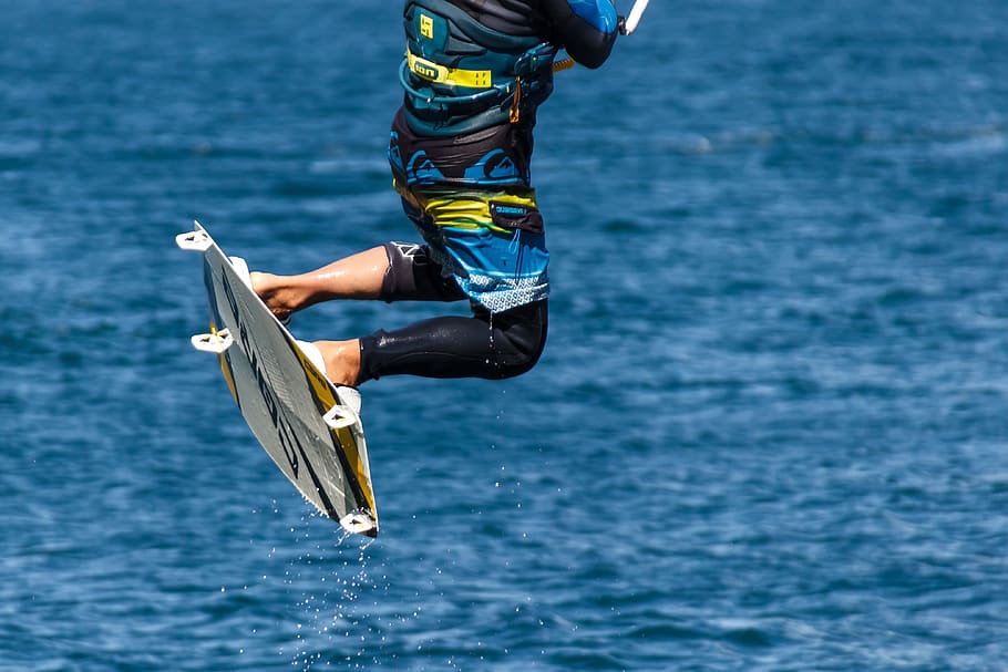 Person in Blue and Black Board Shorts on White Wake Board, action HD wallpaper