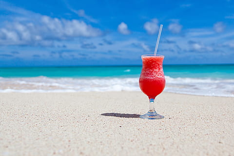 Red Slush Drink in Glass on Beach, beverage, cocktail, drinking glass HD wallpaper