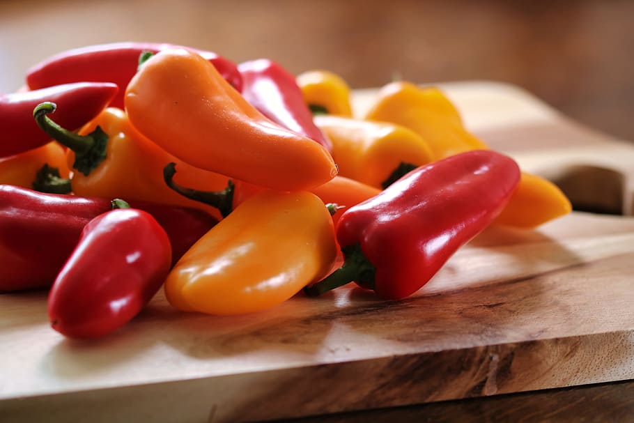 Yellow and Red Peppers on Table, bell peppers, blur, cayenne, HD wallpaper