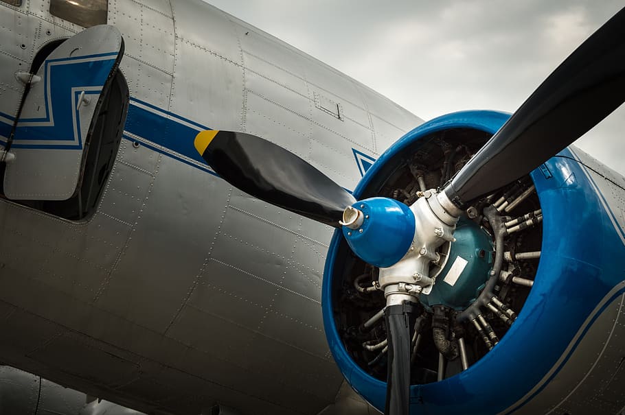 airplane, engine, flight, blue, flying, sky, dom, wings, clouds, HD wallpaper