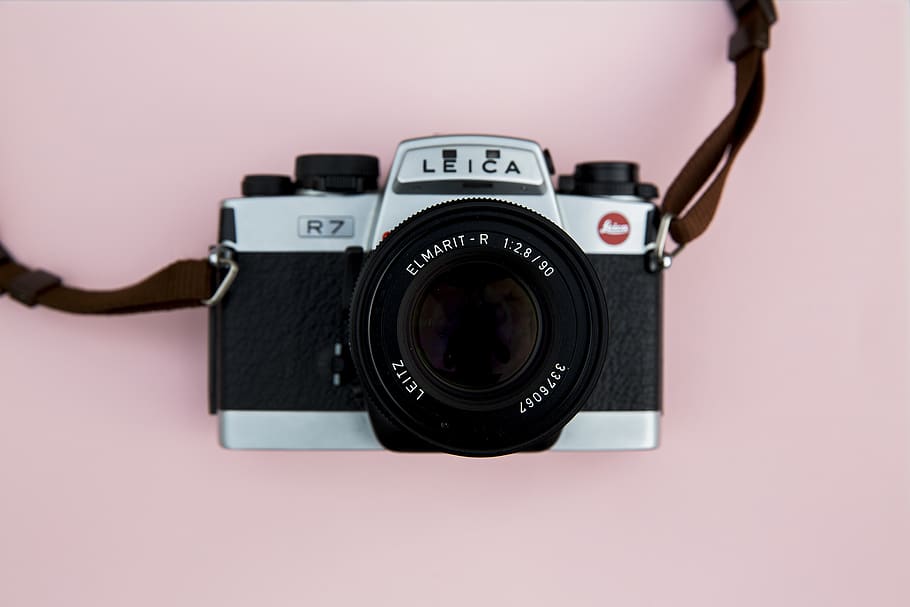 Black and Grey Leica Camera on Pink Background, 35mm, 80ties, HD wallpaper