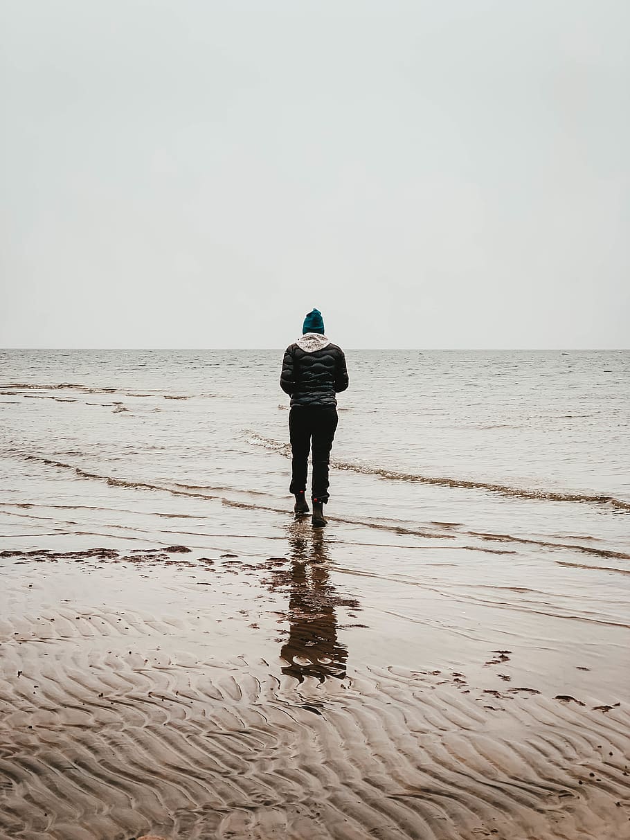 man walking on seashore during daytime, person, human, water HD wallpaper