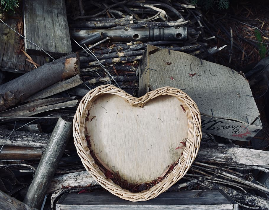 brown heart wicker tray, spain, riba-roja de túria, love, garden HD wallpaper