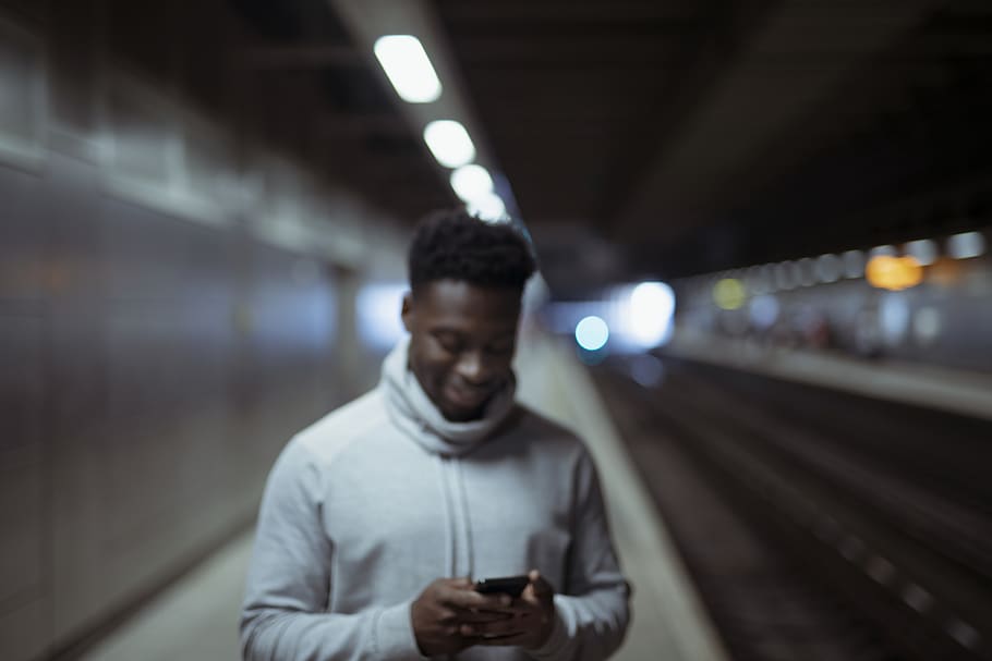 Gray Pullover Hoodie, blurred background, cellphone, guy, indoors HD wallpaper