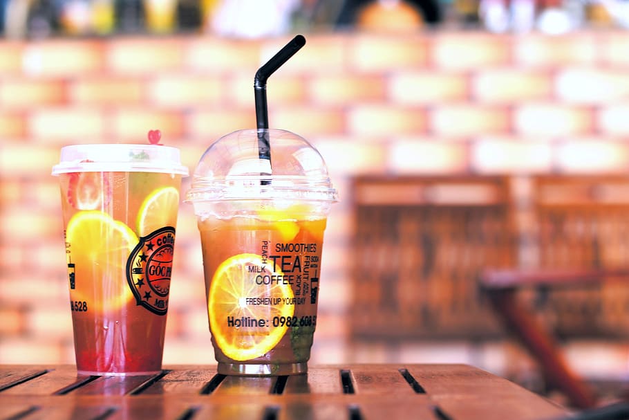 Two Plastic Cup on Brown Wooden Table, bar, beverage, blur, cold HD wallpaper