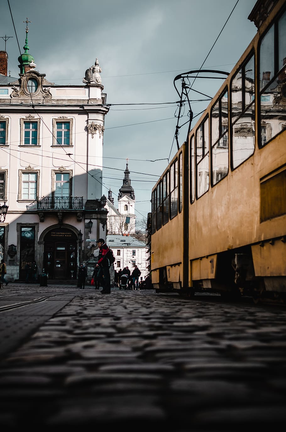 yellow and black train, architecture, built structure, building exterior HD wallpaper