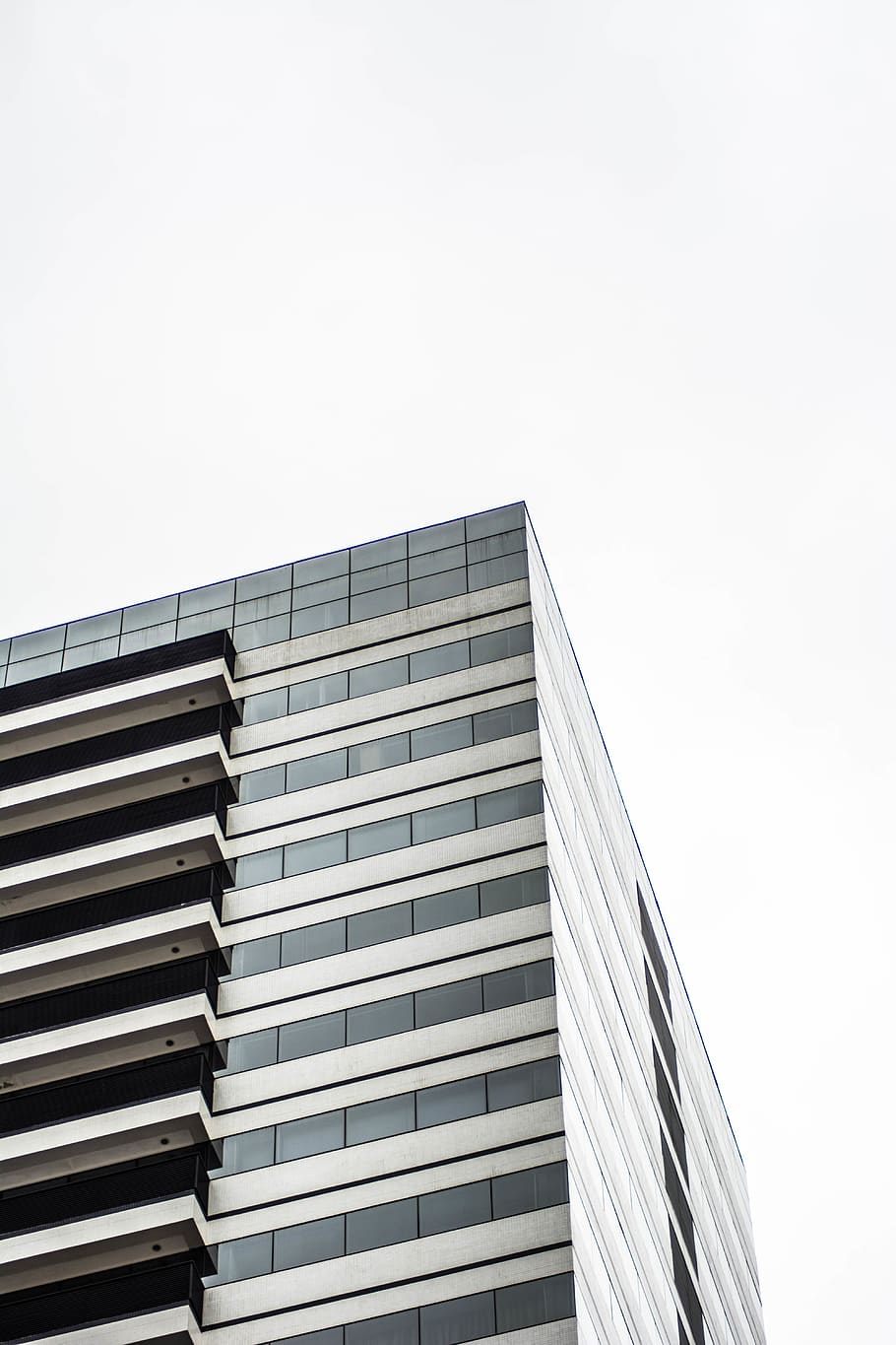 gray concrete building, office building, town, high rise, urban HD wallpaper