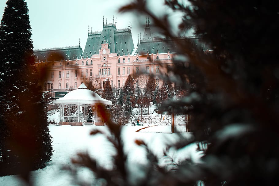 Green and Pink Concrete Building, architecture, blur, castle HD wallpaper