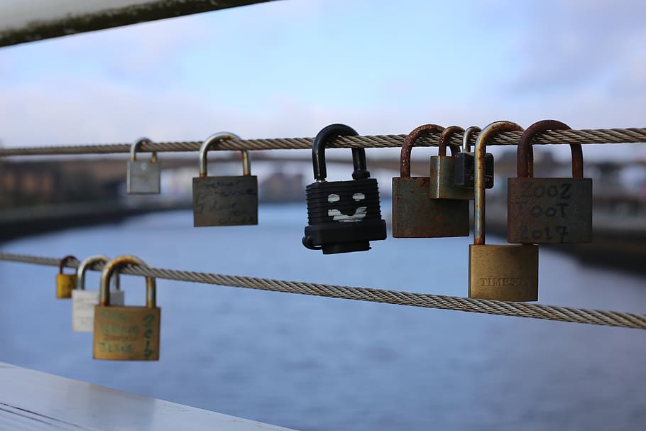 padlocks, love, romantic, bridge, symbol, friendship, river HD wallpaper