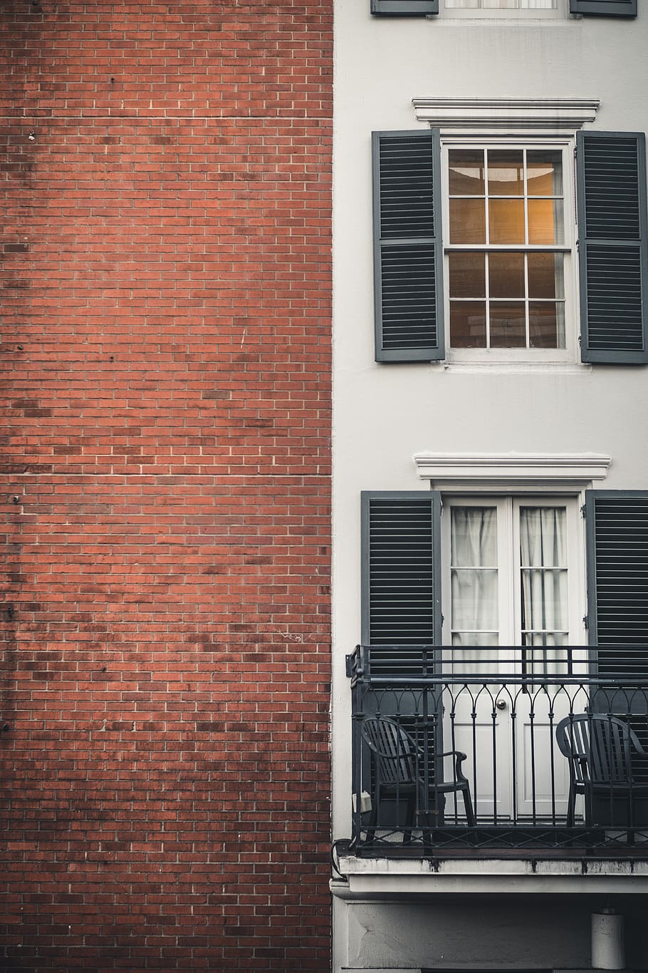 white painted building, window, shutter, window shade, curtain HD wallpaper