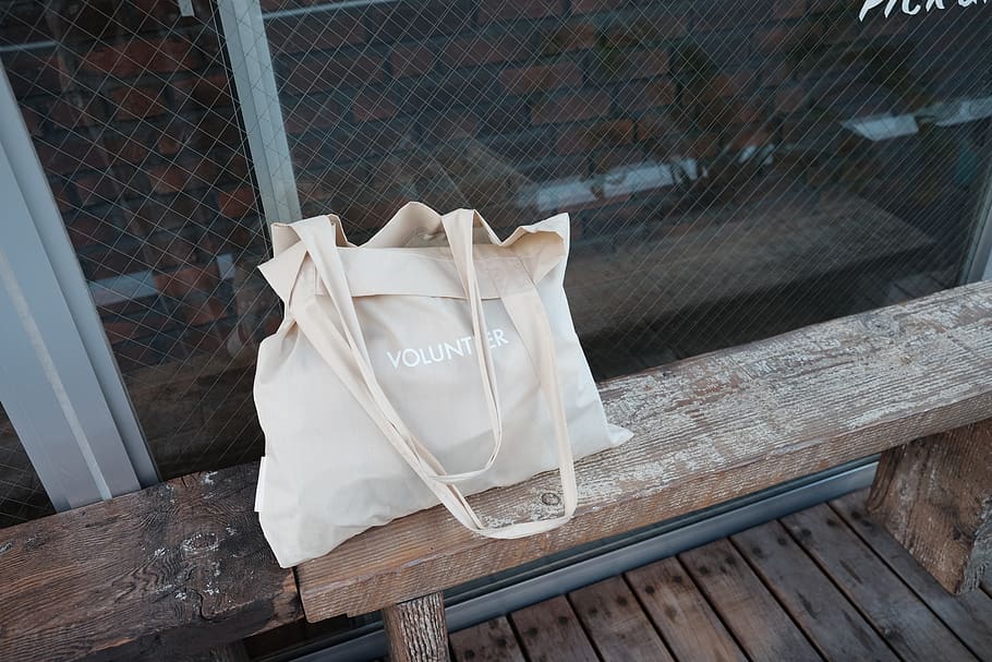 beige tote bag on bench, wood, accessories, accessory, handbag, HD wallpaper