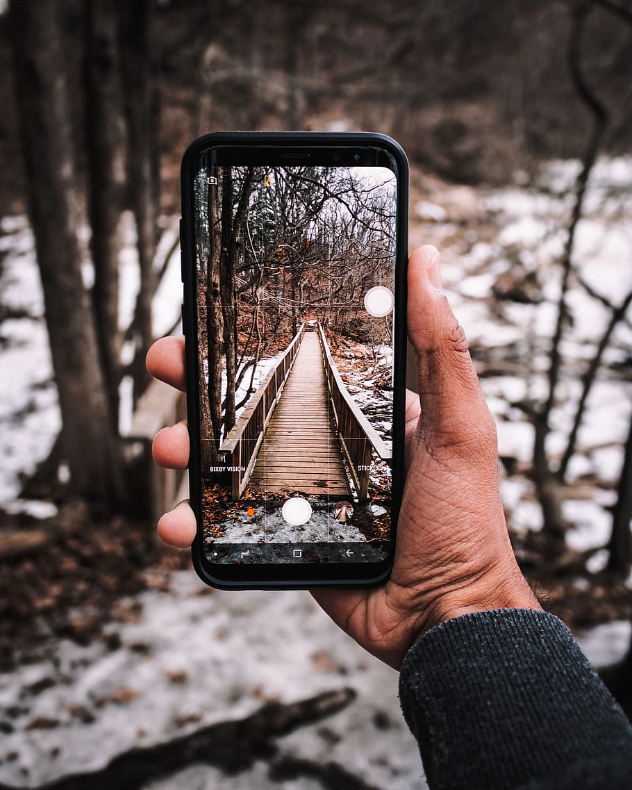 person holding black Android smartphone with photo of bridge, HD wallpaper