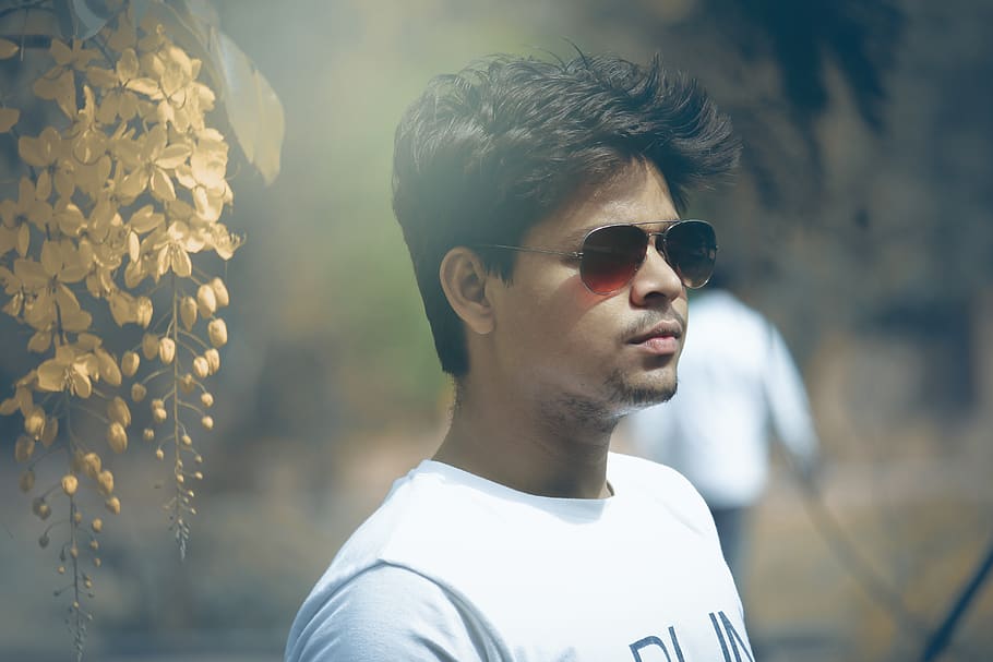 Tilt Shift Lens Photography of Man Wearing White Crew-neck Top HD wallpaper