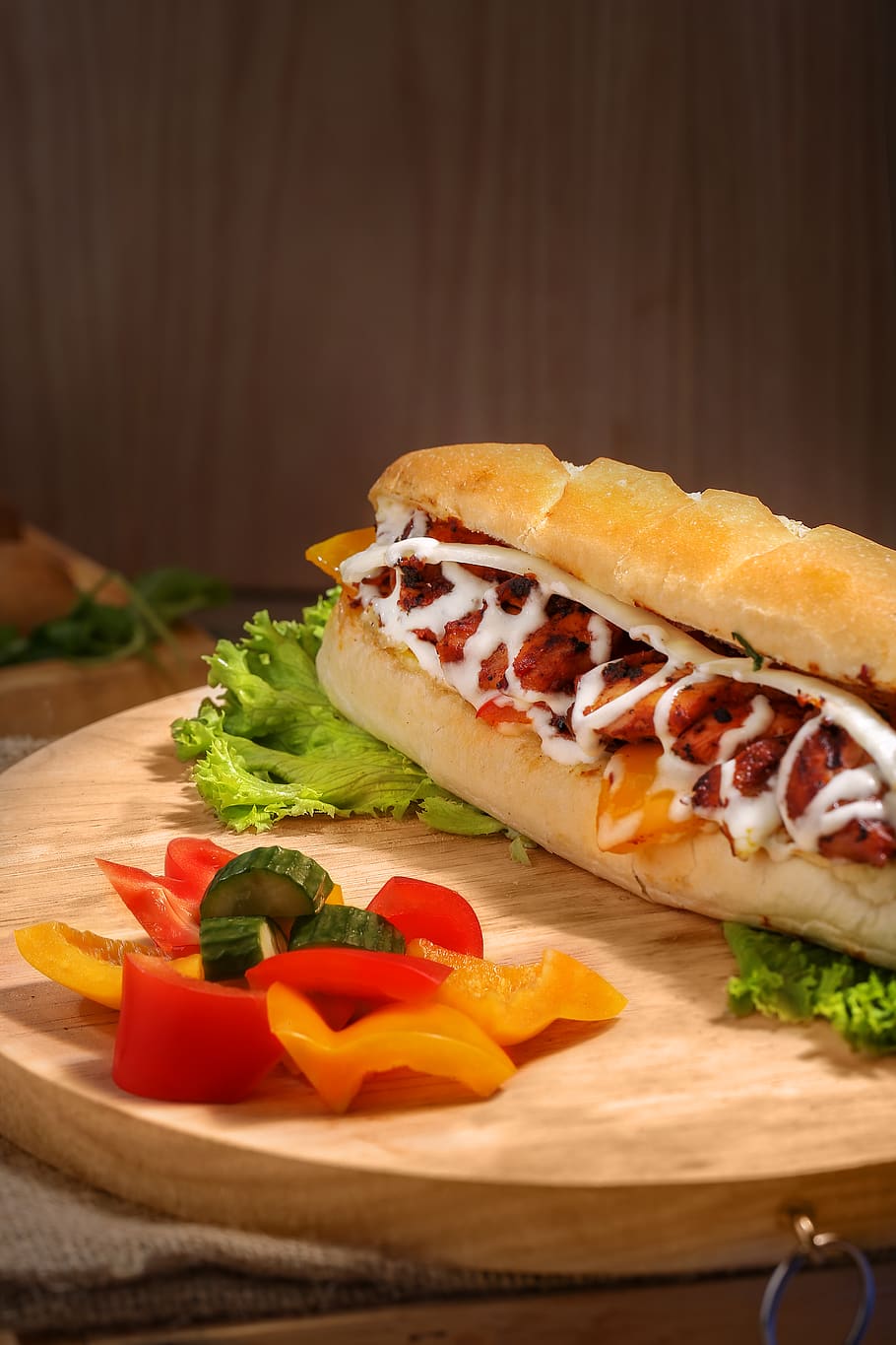 Burger With Sliced Vegetables, beef, bread, bun, close-up, delicious HD wallpaper