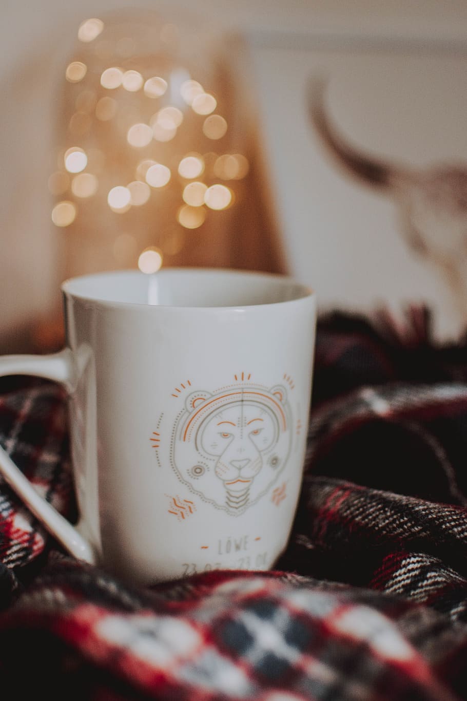 White and Brown Ceramic Mug, ceramic cup, coffee cup, refreshment HD wallpaper