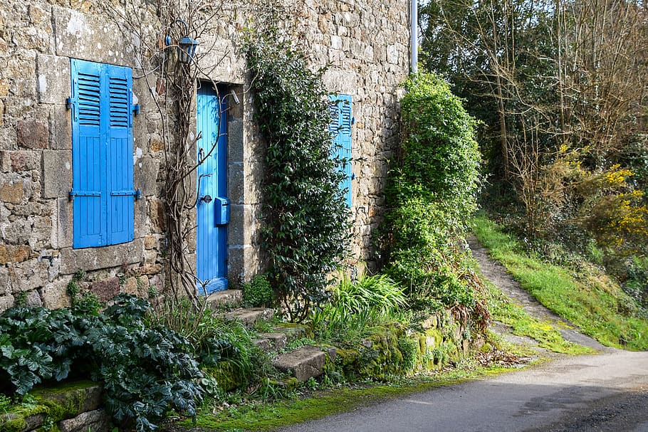 house, facade, field, former, path, door, pane, green, pierre HD wallpaper